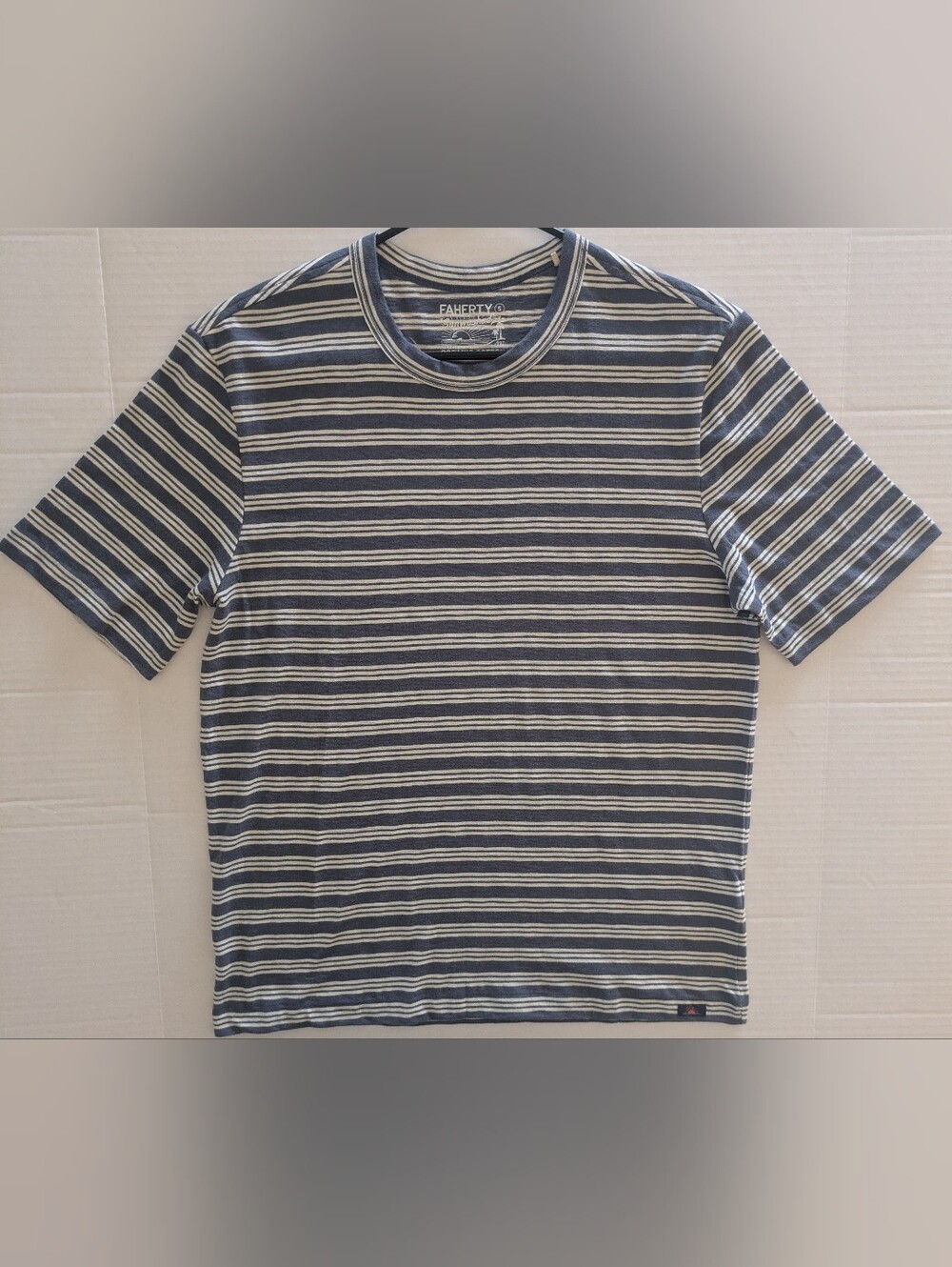 Faherty Men's Blue & White Striped Short-Sleeve Crewneck T-Shirt- Sm (NWOT)